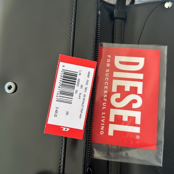 1dr Wallet Strap
$495.00
Wallet bag in mirrored leather - Picture 4 of 6